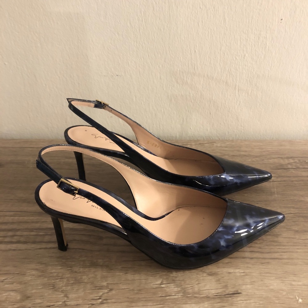 Giorgio Armani pump